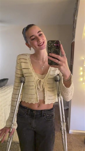 Adorable Outfits for Crutches: Cutesy Style Inspiration