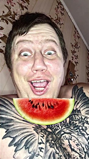 A tutorial on how to eat watermelon on TikTok 🍉❓