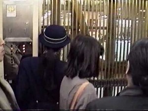 1990 手動エレベーターと屋上 Manually Operated Elevator and Rooftop Scene 900316