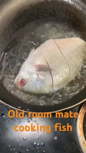 Old room mate cooking fish #fish #cooking #shortvideo shortvideo