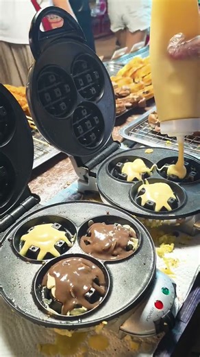 Making waffle #shorts #cooking #food #love #trending #viral #viralvideo #ytshorts #youtubeshorts