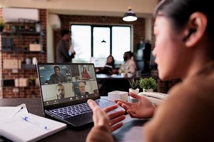 Businesswoman calling people on online teleconference, having remote conversation on video call meeting. chatting with colleagues on webcam telework videoconference on internet app. | Premium Photo
