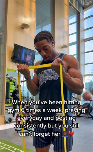 Happy Valentine’s Day ❤️‍🩹🤒 #valentinesday #gym #heartbroken #gymtok #fyp #whocanrelate