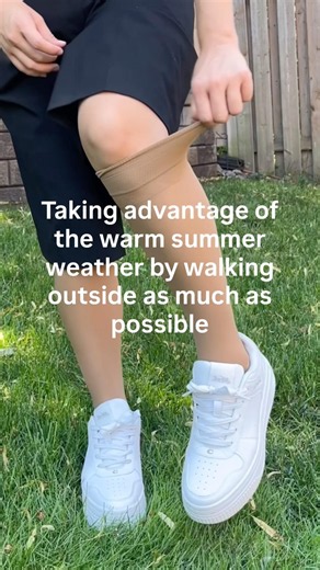 Summermaxxing by walking (almost) everywhere ☀️🫶 #compressionsocks #workoutrecovery #healthystyle