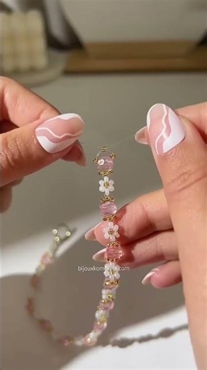 How to make a beaded flower necklace 🌼🪷 Beaded daisy necklace tutorial