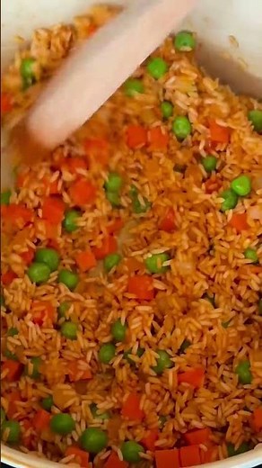 Making the BEST authentic Mexican rice at home! 🍚🔥 #EasyRecipe #AuthenticTaste #DinnerSides