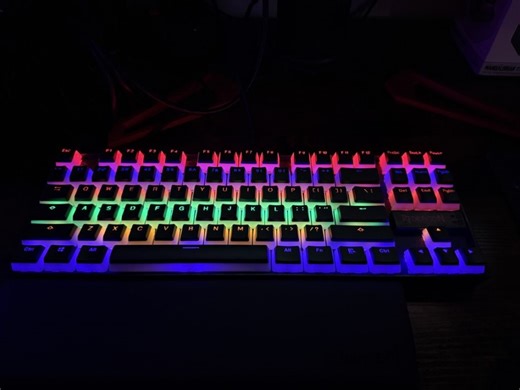 Cheap replacement keycaps brighten my desktop