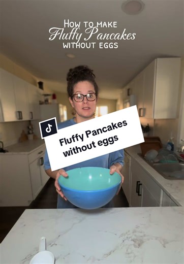 I thought the eggs were a MUST HAVE but I was wrong! Laura Fuentes taught me you can still have a easy pancake recipe AND fluffy pancakes without eggs. She gets the cred 😎 #pancakerecipe #pancakesrecipe #pancakes #fluffypancakes