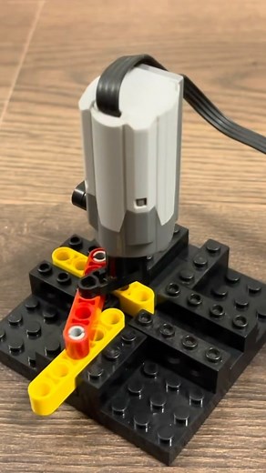 LEGO Archimedes Trammel Motorized Version #lego #technic #mechanism #mechanical #diy #trammel #dıyproject #schoolproject #experiment #legotechnicmoc #legomoc #legomocs | Bricks Master Builders
