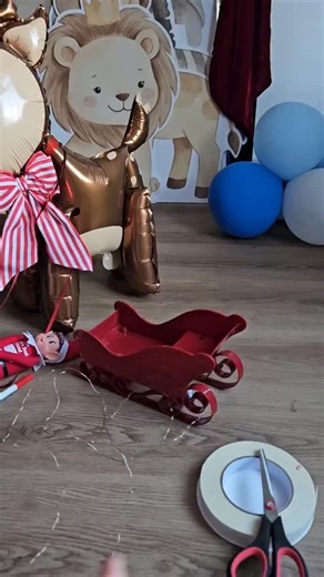 Added lights to the elf sleigh ✨ Cheap upgrade, magical effect! 🎄🧝‍♀️💫 #elf #christmasmagic #elfballoons #christmasreindeer #christmas #diy #diyballoon #balonzhelem #balony #cardiff #balloons #cardiffballoons #reindeer #balloondecor #balloonlove #elfarrival #merrychristmas | oh My balloon