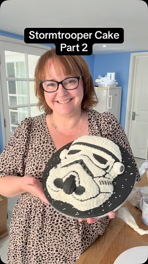 Stormtrooper cake Part 2 #fyp #cake #cakedecorating #buttercream #timeline #stormtrooper #starwarsfan #maythe4th #maytheforcebewithyou🌌⭐️ #starwarsday | Tracey Mann Cakes