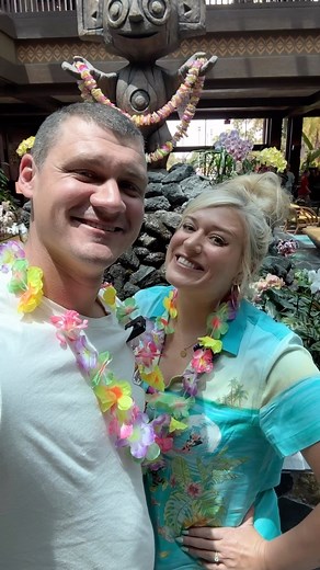 Mammoth Club on Instagram: "The Polynesian Village Resort has so many iconic eats -- it's hard to choose a favorite! So we just...ate them all during our recent staycation. And bonus -- we saved big by booking our stay through @DVCRentalStore and saved 40% on the Poly room of our dreams. Saving $$$ means more $$$ for snacks -- that's just math. What's your favorite Polynesian treat?!"