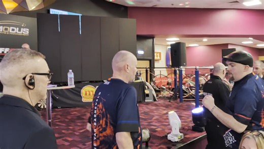 🐅BARNEY ARMY ASSEMBLES IN BIRMINGHAM! Here comes Raymond van Barneveld to the stage at Mecca. | MODUS Sports Management