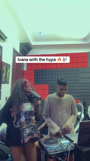 Join Ivana Walhalla for a Live Music Experience