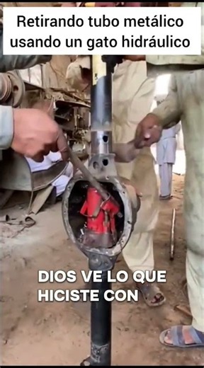 removing pressurized metal pipe using a hydraulic jack #welding #usa #tools