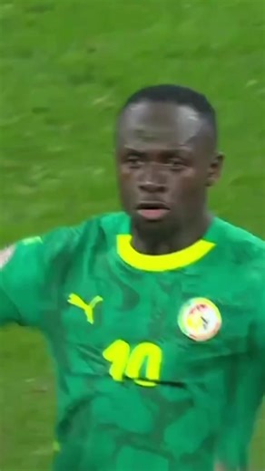 Sadio Mane - Senegal Afcon 2025 Egpty Mohammed Salah Sadio Mane hangam Jaalattu? MO Saalaah waggaa 5n Liverpool keessatti waliin taphataniiru garuu Hariiroo gaarii hin qaban jedhama. Biyyi Sadio Mane Senegal erga bara 2021 as yeroo 4 dorgommii 3n biyya Mo Saalaah waliin taphattus injifannoon kan SENEGAAL ta'ee jira. Mohammed Saalaaf waancaan Afrikaa kun Jiruu Kubbaa Miilaa isaaf Hiikaa guddaa ta'us milkeessuu hin dandeenye. Eenyuuf Gammaddan Isin? #oromotiktok❤️💚❤️ethiopiantiktok #Fyp #PremierL
