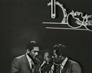On this day in 1959: "Along Came Jones" by The Coasters peaks at #9 on the charts! This song is a parody of the Western-style silent film melodrama - the kind which had damsels in distress, mustache-twirling villains, and "Dudley Do-Right"-type heroes 🐴🎶 | Vintage FM