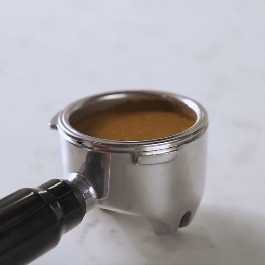 La Cafetera de espreso Perfect Brew Oster® tiene un molinillo con 30 configuraciones