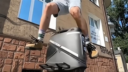 乐行天下INMOTION V9智能平衡车 750Wh大容量电池 蓝牙音乐减震代步神器