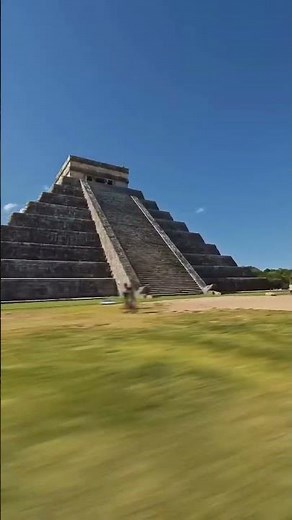 Discover an icon of Chichén Itzá: The Pyramid of Kukulkán