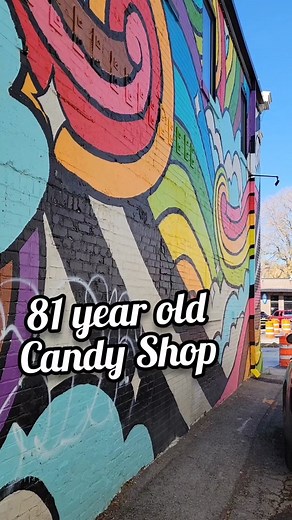 Check out this hidden Candy Shop🍫 They are known for the handmade chocolate covered toffee! This spot has been sharing their love of candy since 1942. It's now on the 2nd and 3rd generation of candy makers! Be quick though it's only open Nov 1 to Dec 23! ⬇️⬇️⬇️ Where? Garden Gate Candy ⬇️⬇️⬇️ Address? 928 E 900 S, Salt Lake City #slcfoodie #utaheats teshop #candyshop #dessertlovers #toffee #caramels #chocolatepretzels #cinnamonsugar #saltlake #801 #igutah #utahfood #utahfoodie #parkcity #utahgr