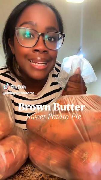 I made this Brown Butter Sweet Potato Pie once and been on pie duty ever since lol #sweetpotatopie #sweetpotato #baking #pies #thanksgiving