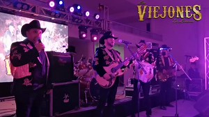 Vamos Disfrutar del Fin de Semana con los Corridos Grandes de la Música Norteña. Laurita Garza #lauritagarza #corridosvip #corridos #EnVivo #losviejonesdelinares | Los Viejones De Linares Oficial