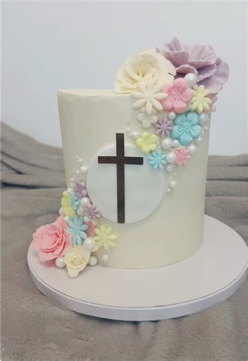 This adorable Christening cake went out last week. 3 layers of vanilla sponge, with vanilla buttercream and strawberry jam centre. Handmade fondant flowers in pastel as requested by the customer. Love how this turned out. #christeningcake #christening #caketok #cake #fyp