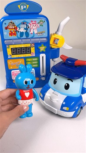 Rabbit refueling a police car #toys #minisatisfying #satisfying