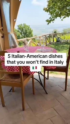 Do you prefer Italian or Italian-American food? #italy #italianfood #italianamericanfood | Following the Rivera