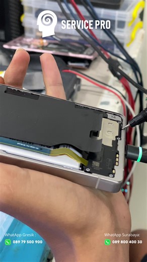 Ngelem nyenyenyenye….. Service Pro adalah perusahaan yang bergerak dalam bidang jasa perbaikan khususnya produk apple laptop dan android. Kami hadir di kota Surabaya dan Gresik. Service Pro melayani segala macam bentuk kerusakan baik itu rusak ringan atau berat seperti : -Stuck Logo Apple/Aktivasi/iTunes -No Signal/Audio -Not charging/Fake Charging -Mati Total -On/Off,Button Home,Fingerprint,face ID -Ponsel Cepat Panas / Boros Batre -Upgrade Internal -Lampu LCD Padam/Blank/Touch Error -Kamera Er