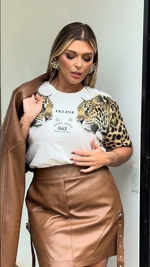 Look Plus Size em Courino: Jaqueta + Short Saia Poderoso!