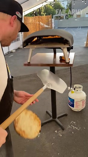 These pizza skills will *floor* you! 🍕🤦‍♂️#FailArmy..#pizza #fail #funny #funnyfail