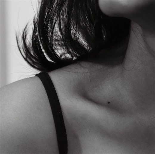 Why Your Bra Straps Keep Showing (And How to Hide Every Type)