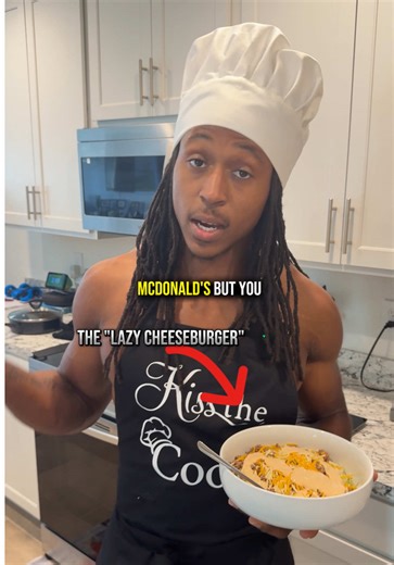 Craving @McDonald’s but still trying to lose weight? Don’t give in, just eat this. High-protein “lazy cheeseburger” bowl that hits the craving and keeps you on track. Macros (est.): ~370 cals | 51P | 11C | 12F (6oz 93/7 beef low-fat fiesta blend Greek yogurt sauce) Prep time: ~13–15 min How to make it: \t1.\tBrown 6oz 93/7 ground beef in a pan (salt/pepper/garlic powder). \t2.\tBuild a bowl: lettuce pickles onion (optional). \t3.\tMix sauce: 1/2 cup plain nonfat Greek yogurt a little ketchup mus