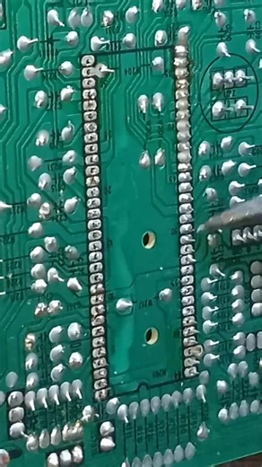 removing the CRT tv chrome IC #repair #crttv #tubetv #desoldering #chromeic #micom #chipset #tech | Andi Distorsing