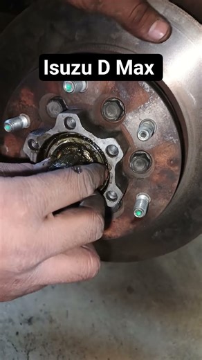 Abs light on Isuzu D Max wheel hub assembly check reason 😮 #absplastic #clutchplates #fblifestyle