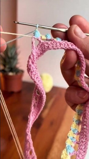 A quick tutorial on how to crochet beads. Use it to decorate your garments or for making access