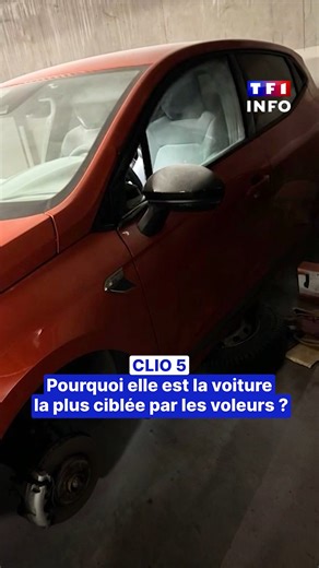 🚘 Clio 5 : pourquoi cette voiture est la plus ciblée par les voleurs ? La Clio 5 est la voiture la plus vendue en France, avec 1,7 million de modèles qui circulent sur nos routes. Mais c'est aussi la plus prisée des voleurs | TF1 INFO