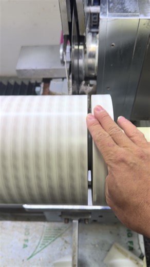 3M™ Double-Sided Tape features a thickened PVC film for enhanced handling convenience, facilitating die-cutting and lamination. Its high-tack adhesive delivers relatively strong initial adhesion and excellent shear retention on various surfaces, while offering good vibration resistance. Primary applications include: Medical/non-medical diagnostic test strip applications Plastic film lamination/bonding Joint splicing Mirror mounting