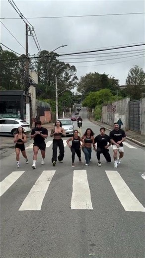 Equipe da @dragonpharmabrasil esquentando em SP!E pra variar , parando o trânsito… 🤣