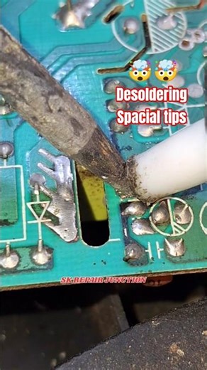 Desoldering Done Right: Tips & Tricks! #shorts #diy #electronic #soldiers #video