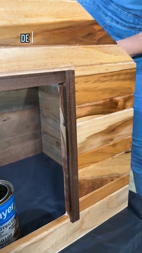 Aplicando Aceite Danés de Sayer en Madera de Teca acabado para exterior con resistencia UV y antiparasitarios #elcarpientero #aceitedanes #sayer #acabadoexterior #barnizexterior | El Carpientero
