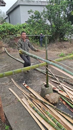 Simple Bamboo Splitting Method Using a Traditional Tool