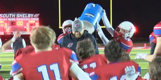 Sports Extra: Playoff football and homecomings on the hardwood