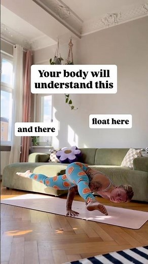 Floating splits aka Eka Pada Koundinyasana 2 #yoga #splits