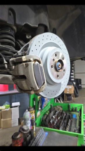 Mercedes benz ML350 full brake job!! Oem Mercedes rotors ✔️ Oem Mercedes pads ✔️ Oem sensor ✔️ #discountiresandautocenter #scarborough #mercedesbenz #brakeservice #oemparts | Discount Tire Oshawa