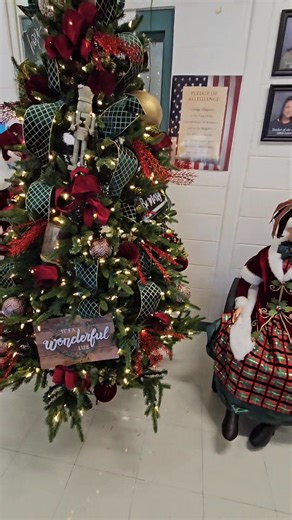 This festive tree will have the students and teachers in a jolly spirit at Freedom Elementary. | De'Cor & Company, LLC.