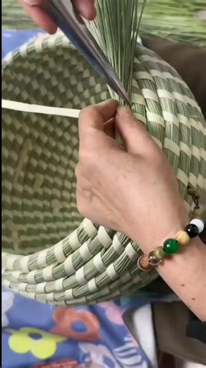 Amazing technique for making garlands with straw and herbs