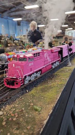 MTH Cancer Awareness ES44AC! 🎗🚂💨 📍 @thenjhirailers #trains #fyp #scalemodel #modeltrains #MTH #Cancer #cancerawareness #pink #diesel #smoke #railway #railroad #rr #trainstation #breastcancerawareness #trainspotting #scale #locomotive #freight #es44ac #oscale #hobby | BR Railroad